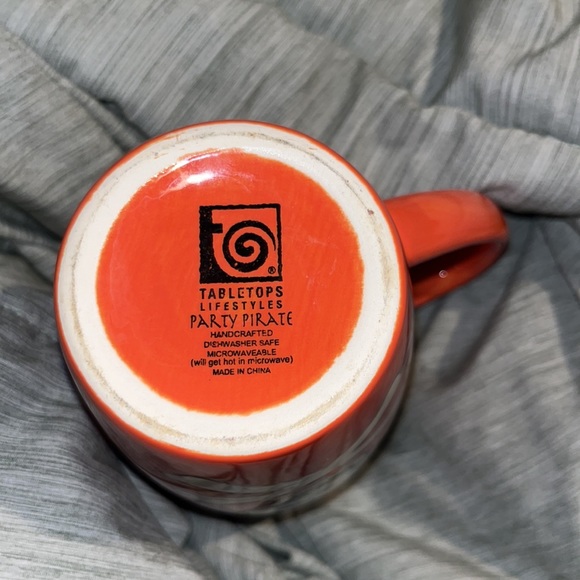 Tabletops Lifestyles Party Pirate skeleton mug - Picture 4 of 8